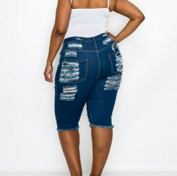 Plus-Distressed Bermuda Jeans - Picture 4 of 7
